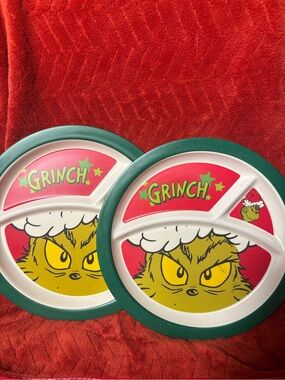 Bioworld Grinch Green Red White Divided Dinner Plates (Set of 2)